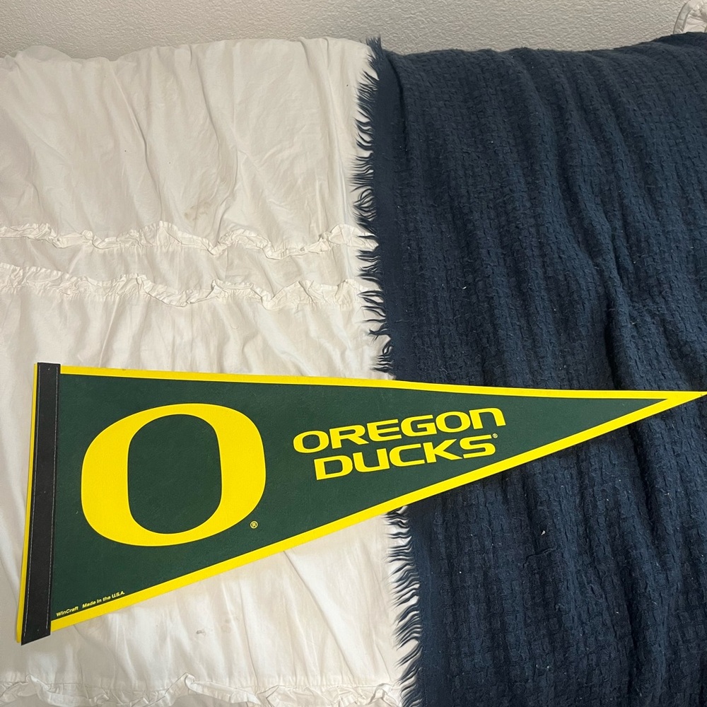 Oregon Ducks Green and Yellow Pennant